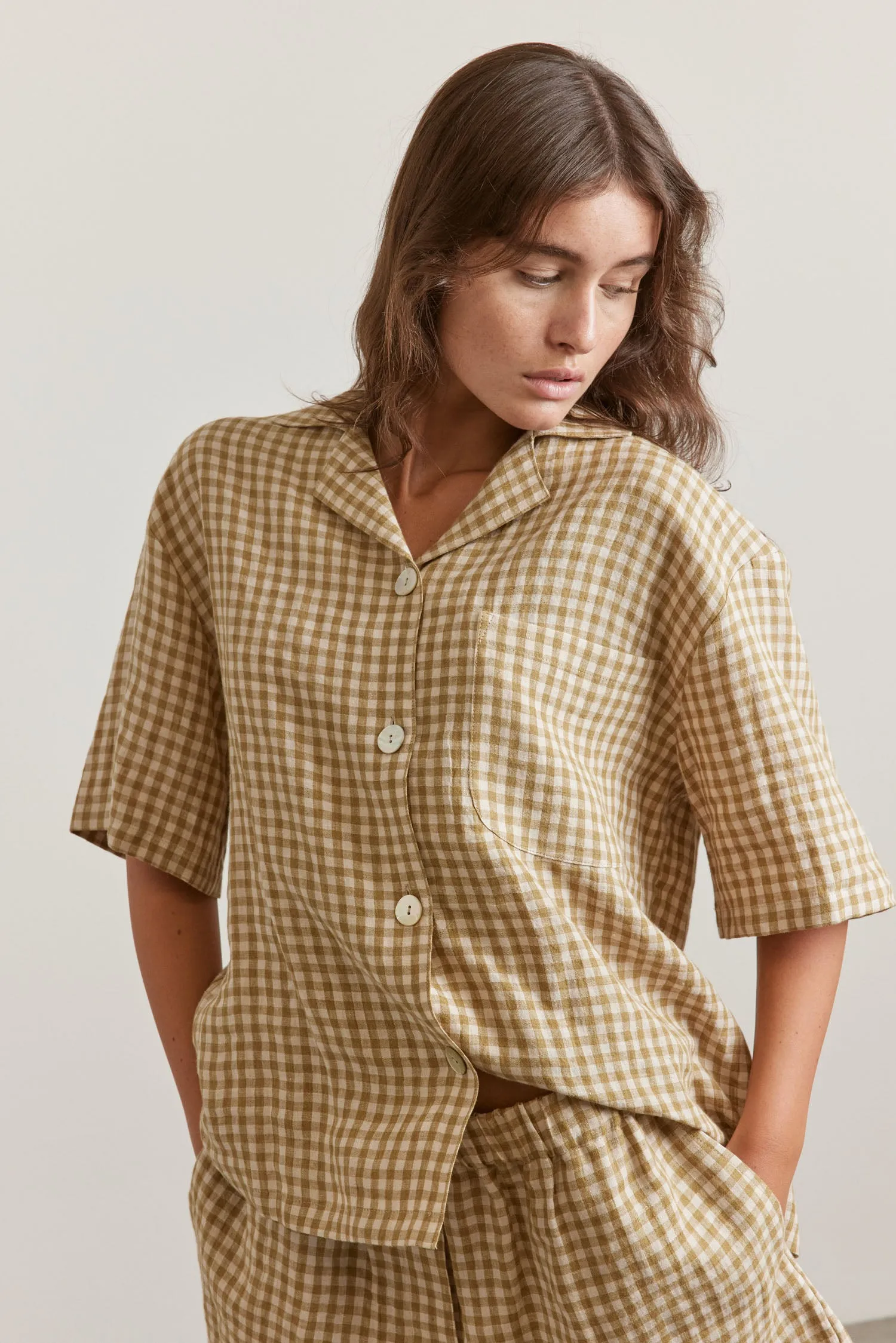 Notched collar gingham shirts